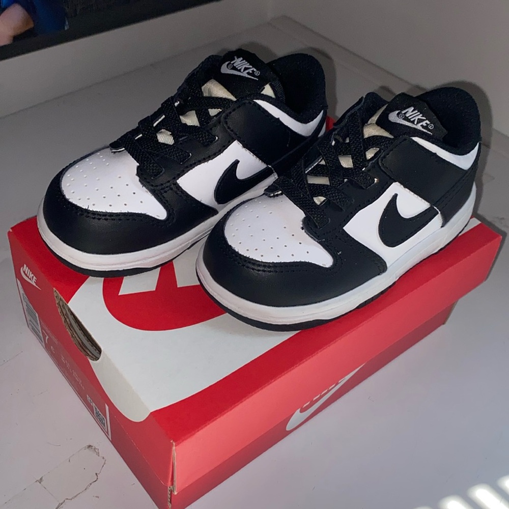 ✨Nike toddler panda dunks low top 7c black white